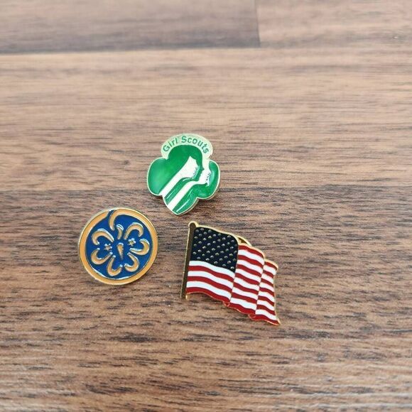 Girl Scout Pin Badges Girl Scouts World Trefoil Pin Blue Gold American Flag Gree - Picture 1 of 3